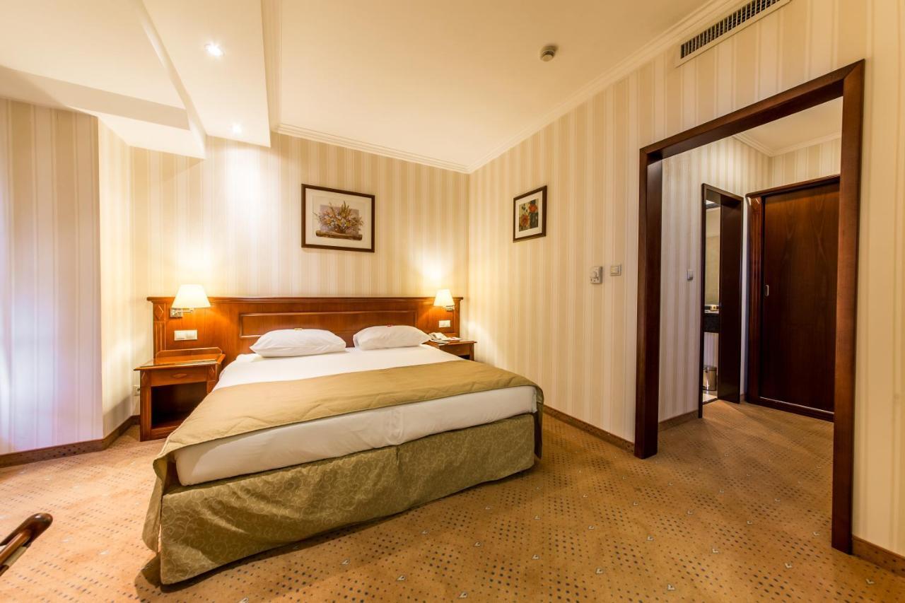Ramada Hotel & Suites By Wyndham Bucharest North Ngoại thất bức ảnh