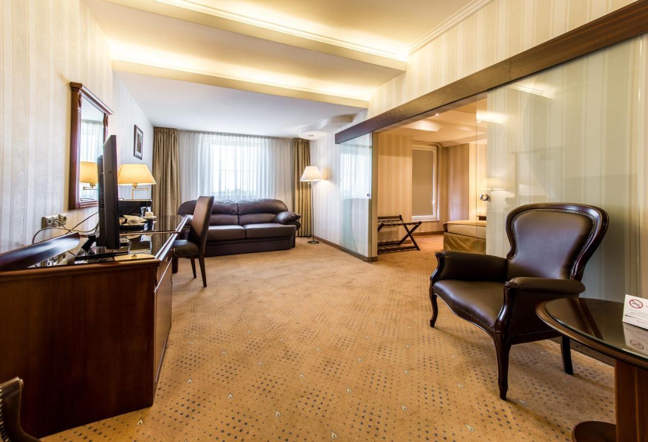 Ramada Hotel & Suites By Wyndham Bucharest North Ngoại thất bức ảnh