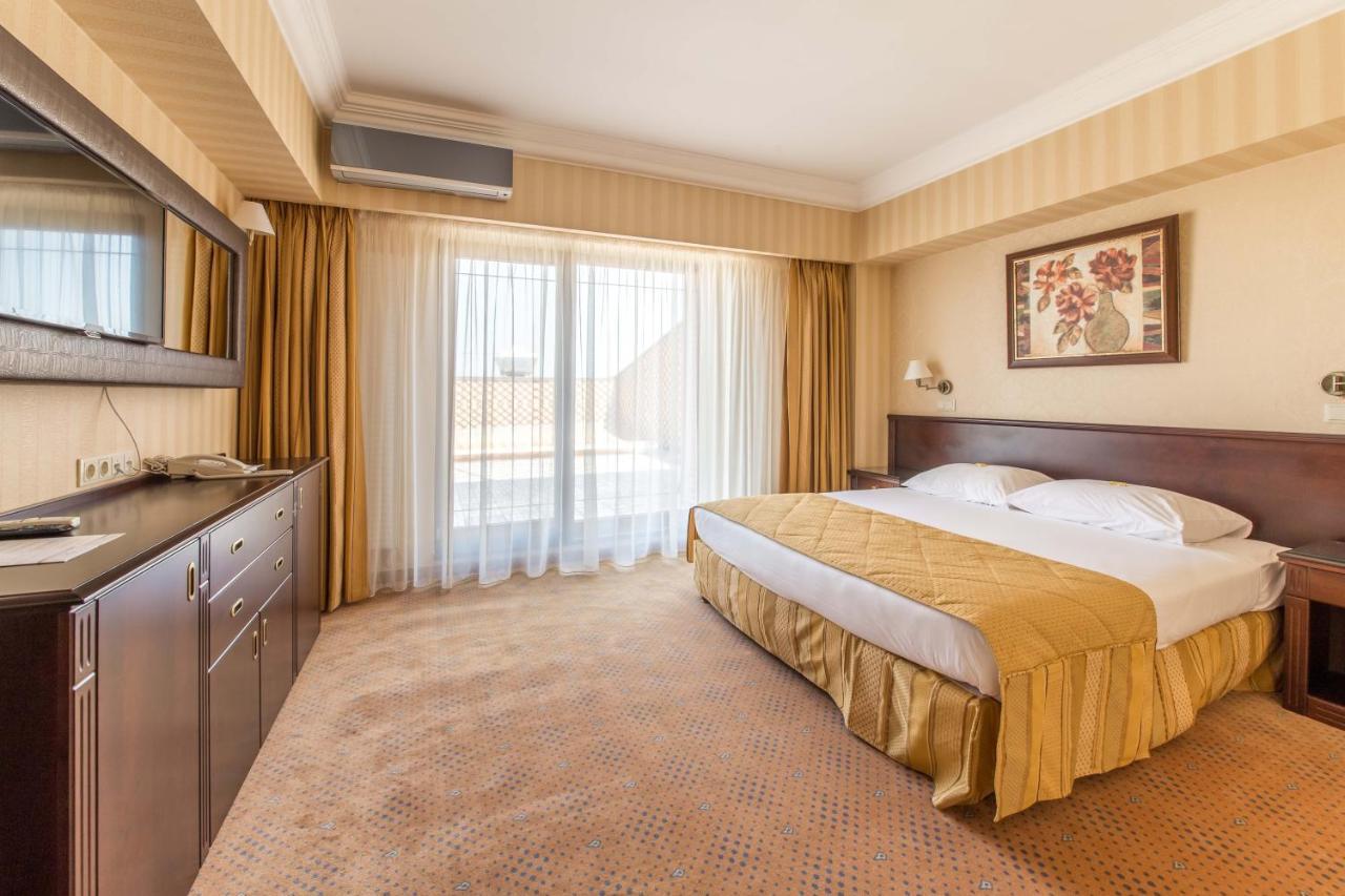 Ramada Hotel & Suites By Wyndham Bucharest North Ngoại thất bức ảnh