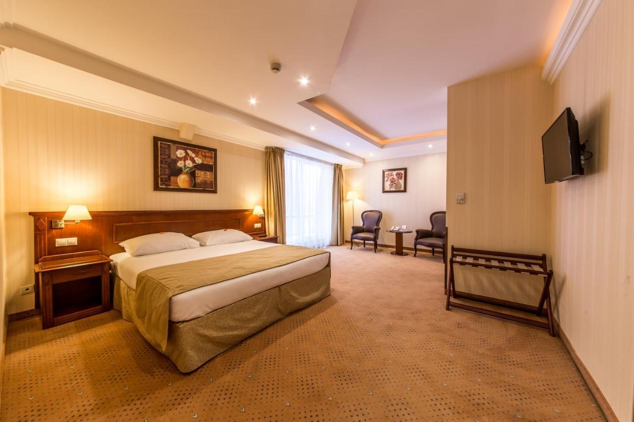 Ramada Hotel & Suites By Wyndham Bucharest North Ngoại thất bức ảnh
