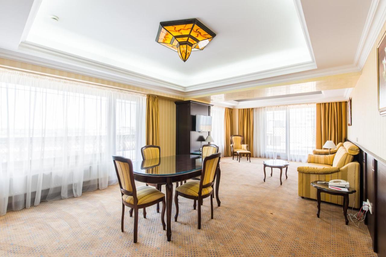 Ramada Hotel & Suites By Wyndham Bucharest North Ngoại thất bức ảnh