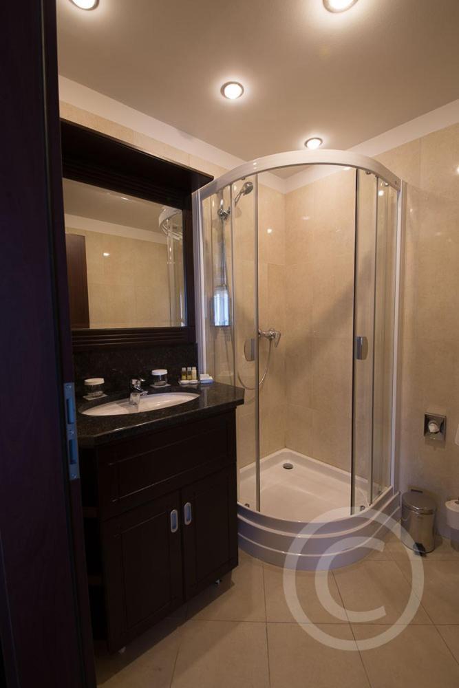 Ramada Hotel & Suites By Wyndham Bucharest North Ngoại thất bức ảnh