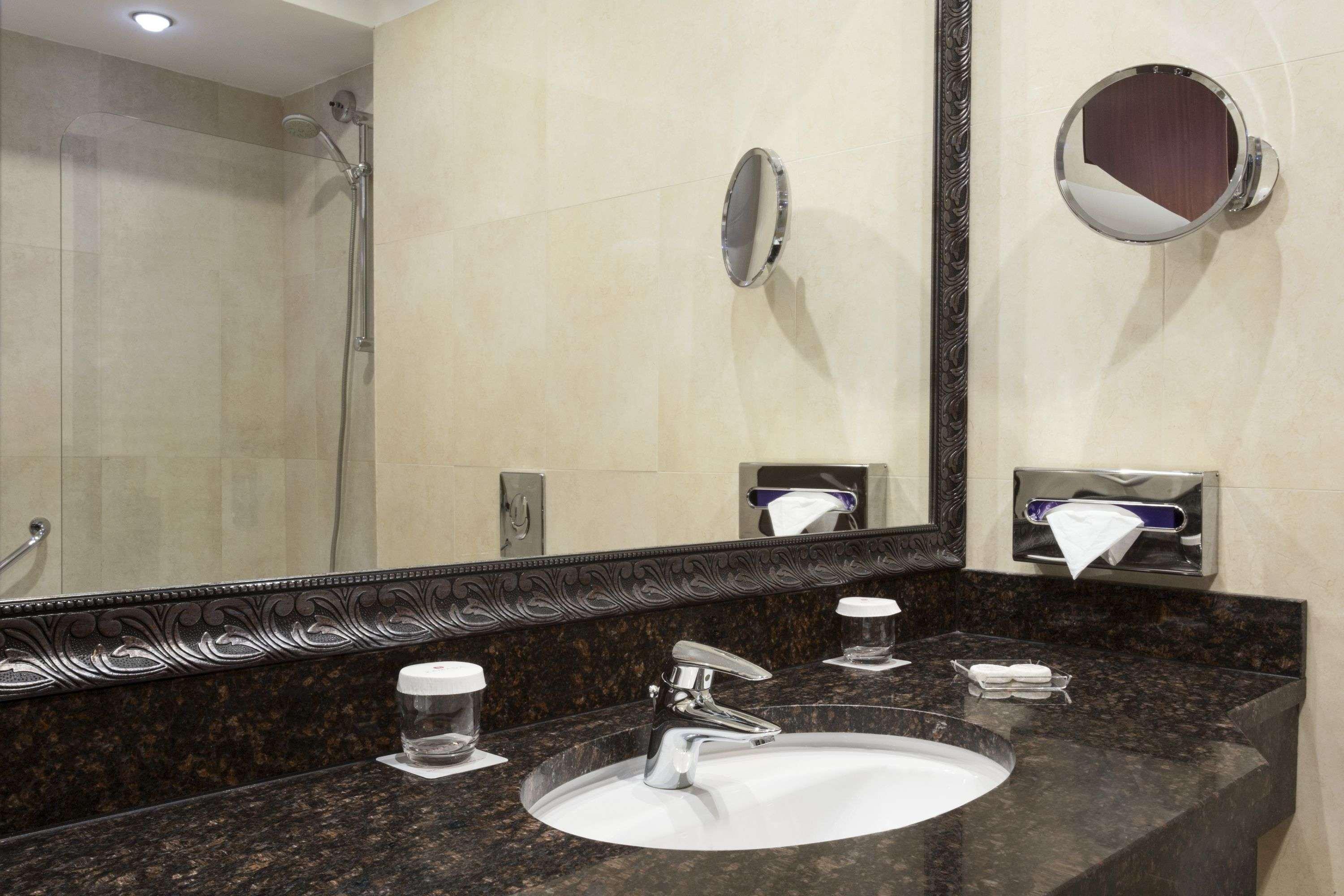 Ramada Hotel & Suites By Wyndham Bucharest North Ngoại thất bức ảnh
