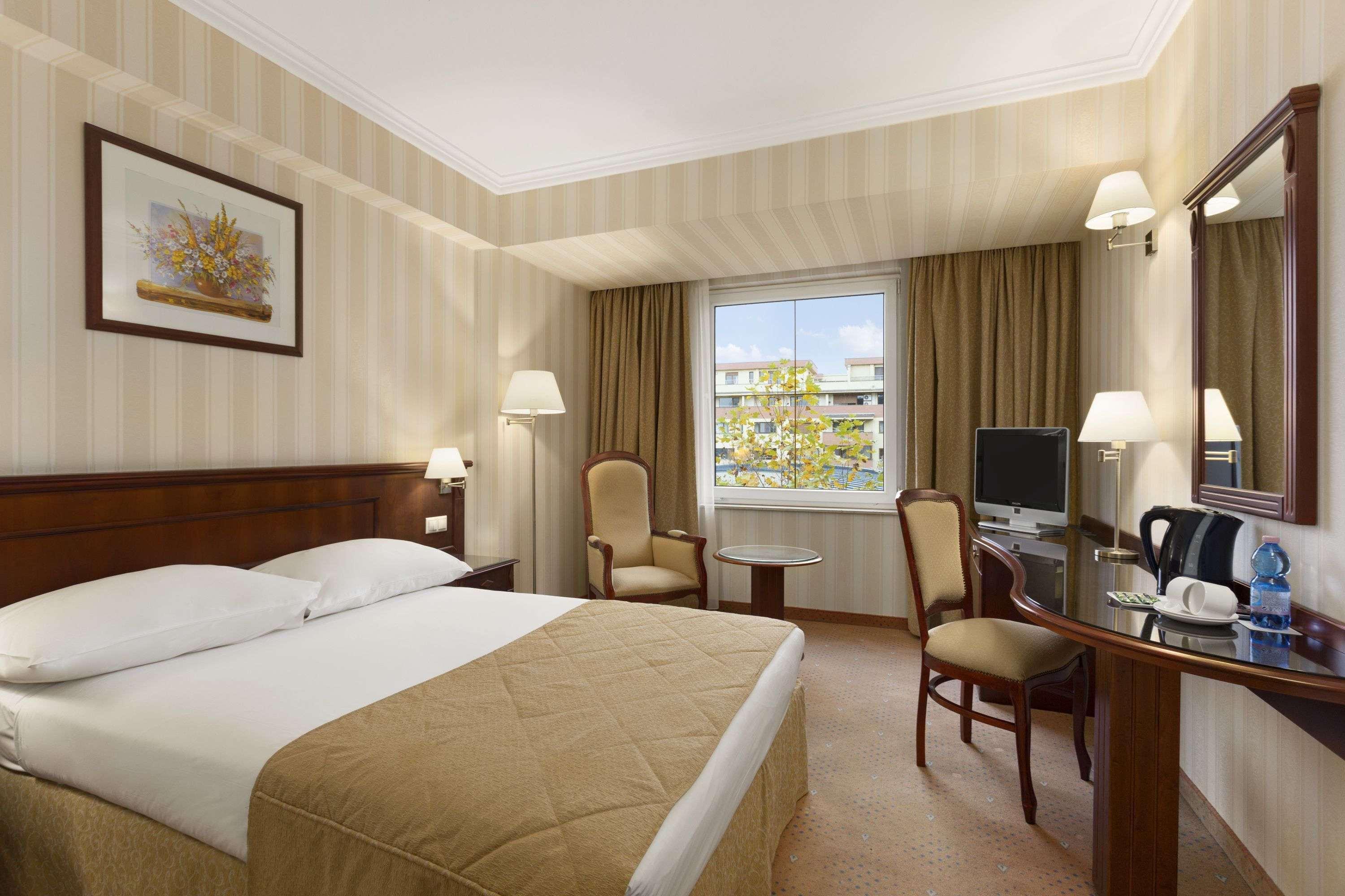 Ramada Hotel & Suites By Wyndham Bucharest North Ngoại thất bức ảnh