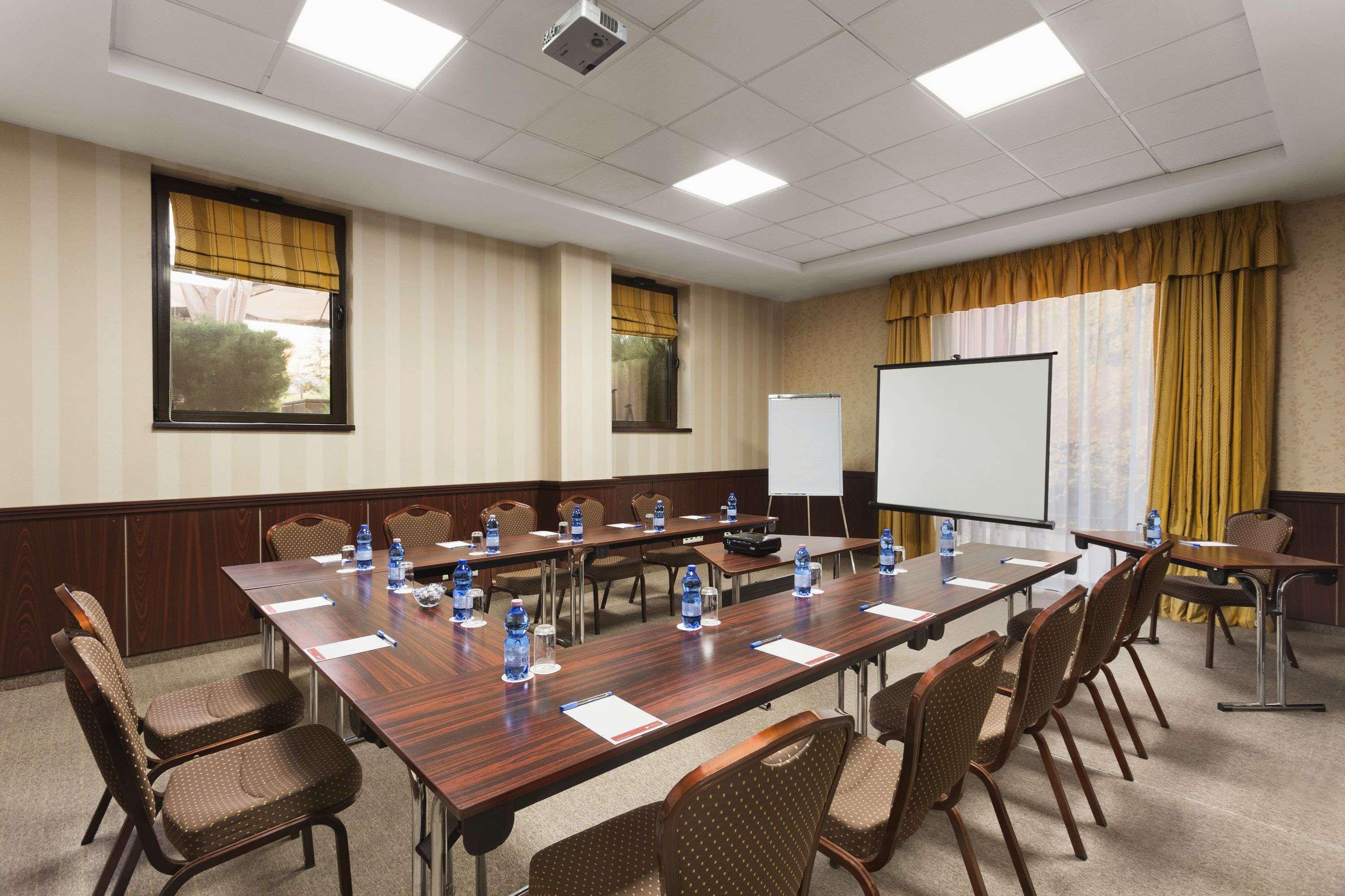 Ramada Hotel & Suites By Wyndham Bucharest North Ngoại thất bức ảnh