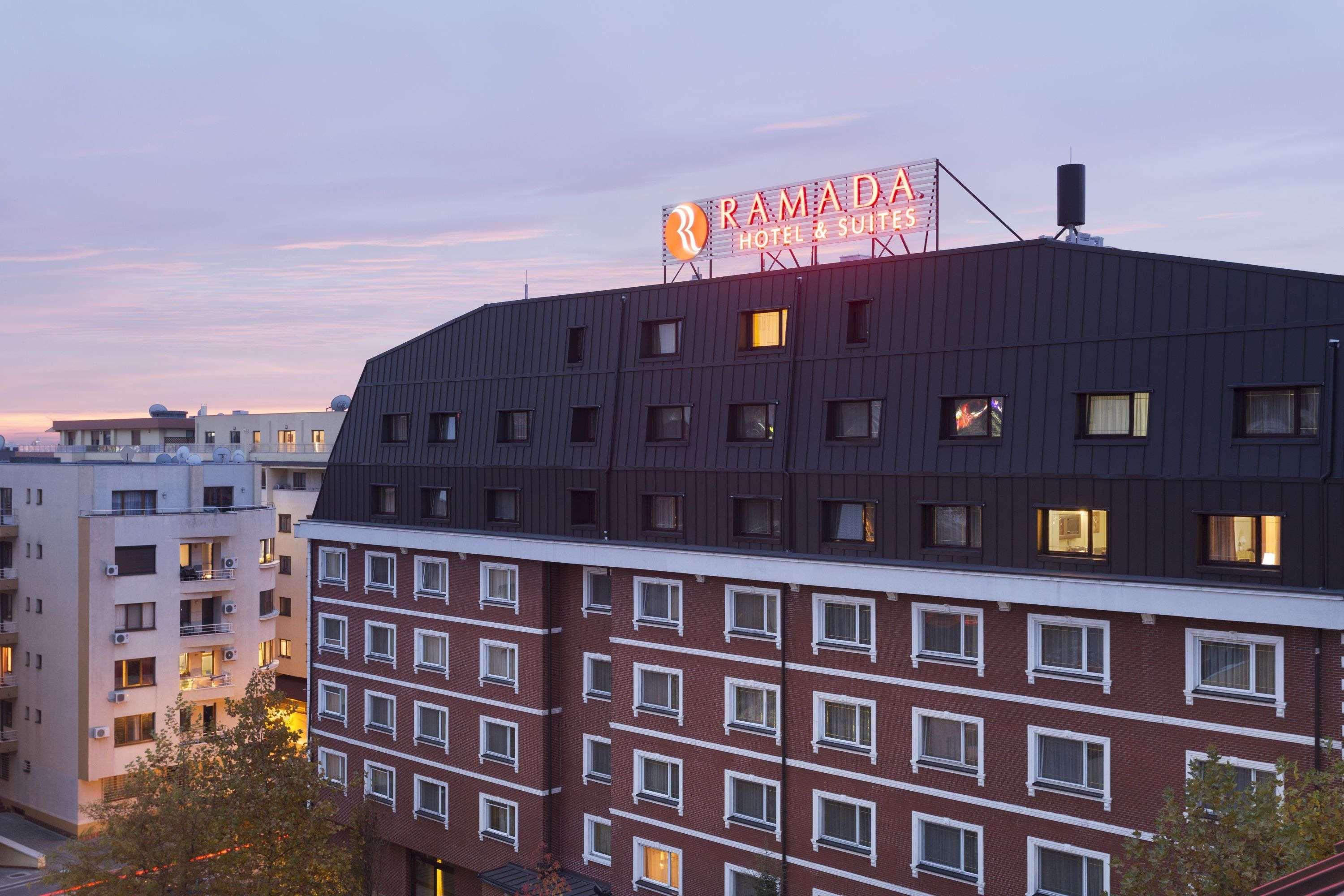 Ramada Hotel & Suites By Wyndham Bucharest North Ngoại thất bức ảnh