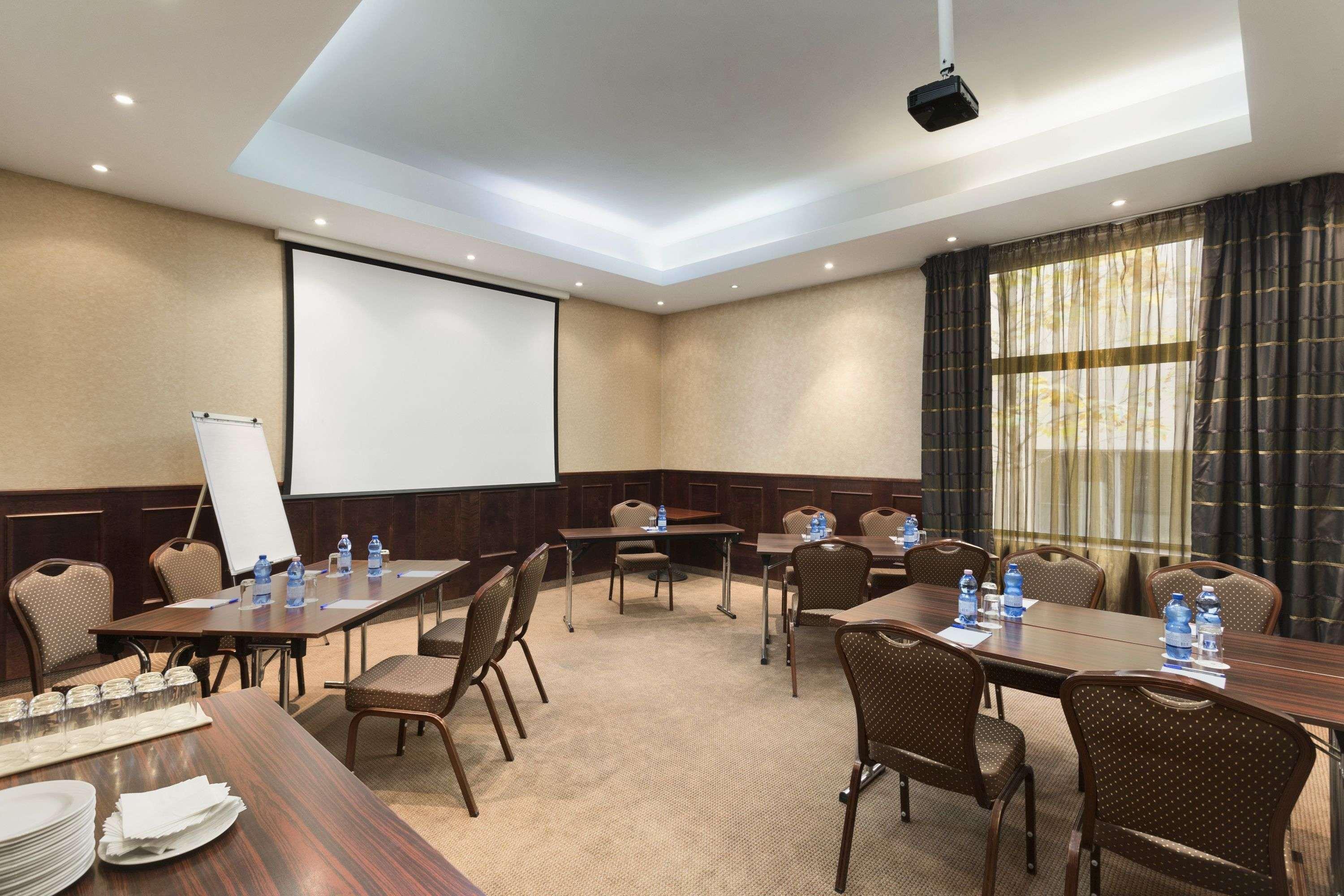 Ramada Hotel & Suites By Wyndham Bucharest North Ngoại thất bức ảnh