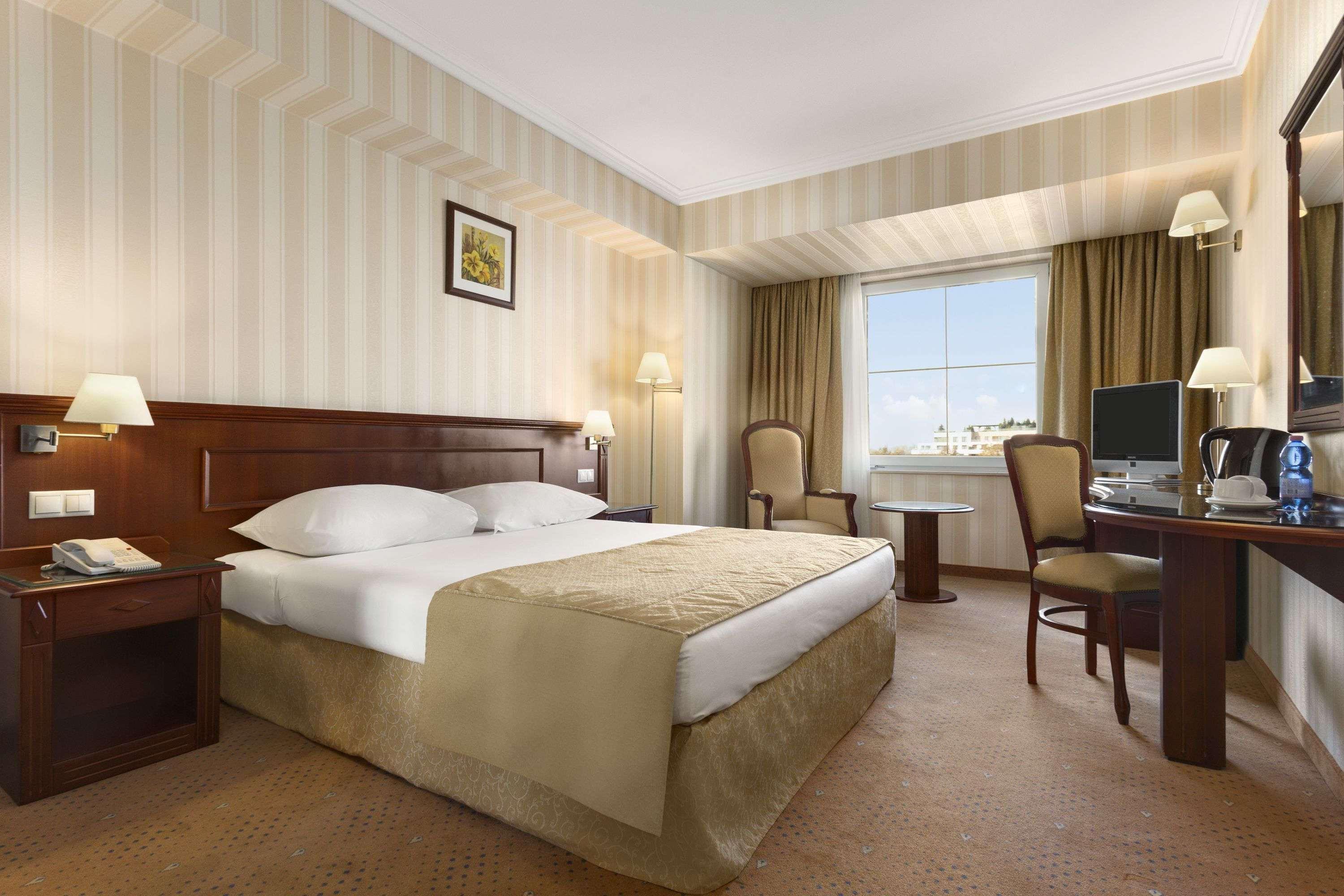 Ramada Hotel & Suites By Wyndham Bucharest North Ngoại thất bức ảnh