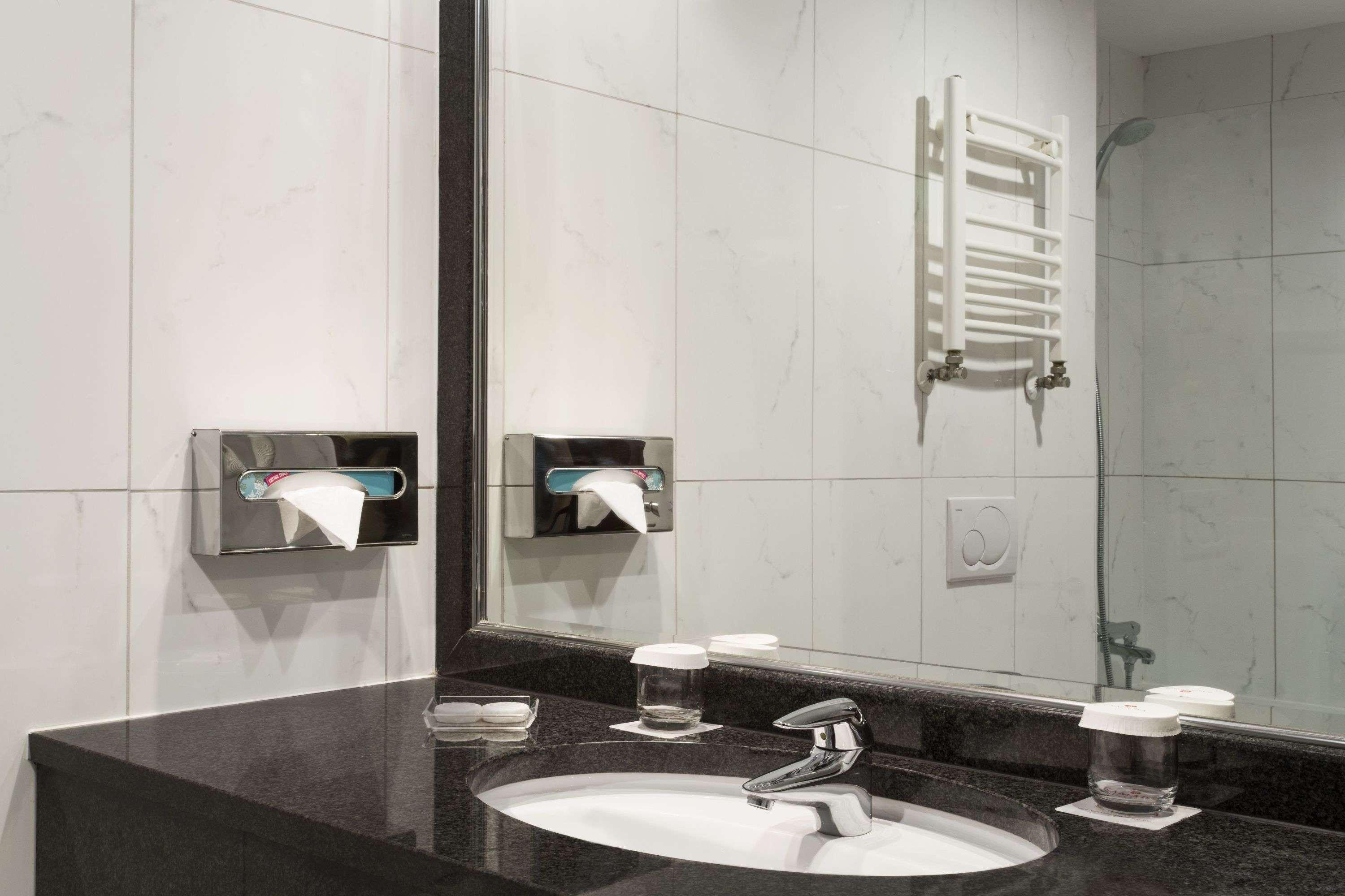 Ramada Hotel & Suites By Wyndham Bucharest North Ngoại thất bức ảnh
