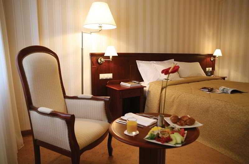 Ramada Hotel & Suites By Wyndham Bucharest North Ngoại thất bức ảnh