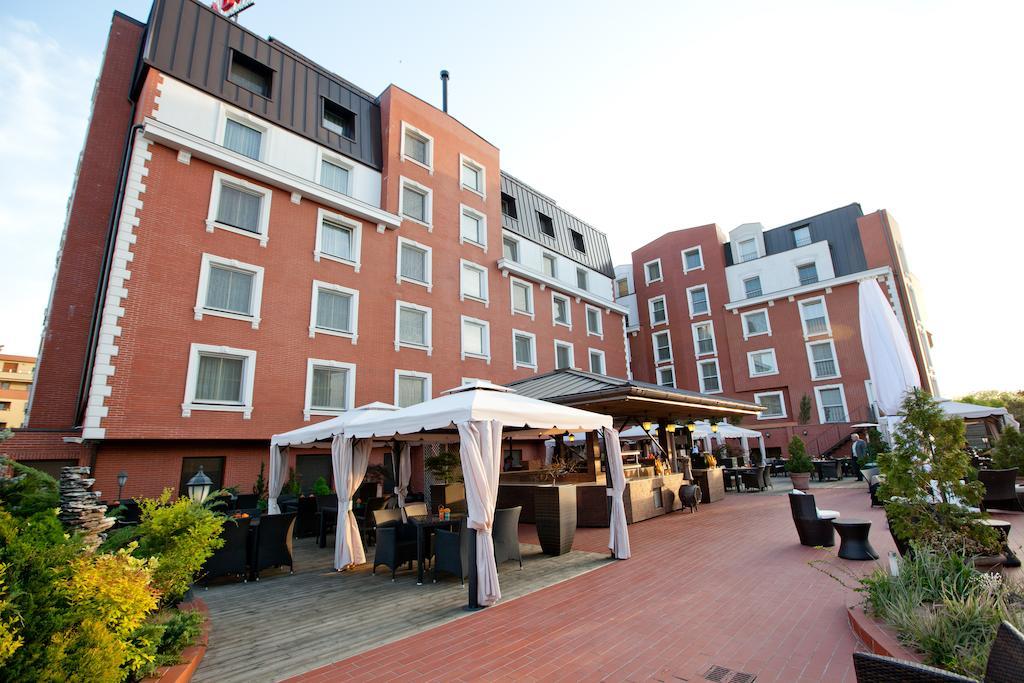 Ramada Hotel & Suites By Wyndham Bucharest North Ngoại thất bức ảnh