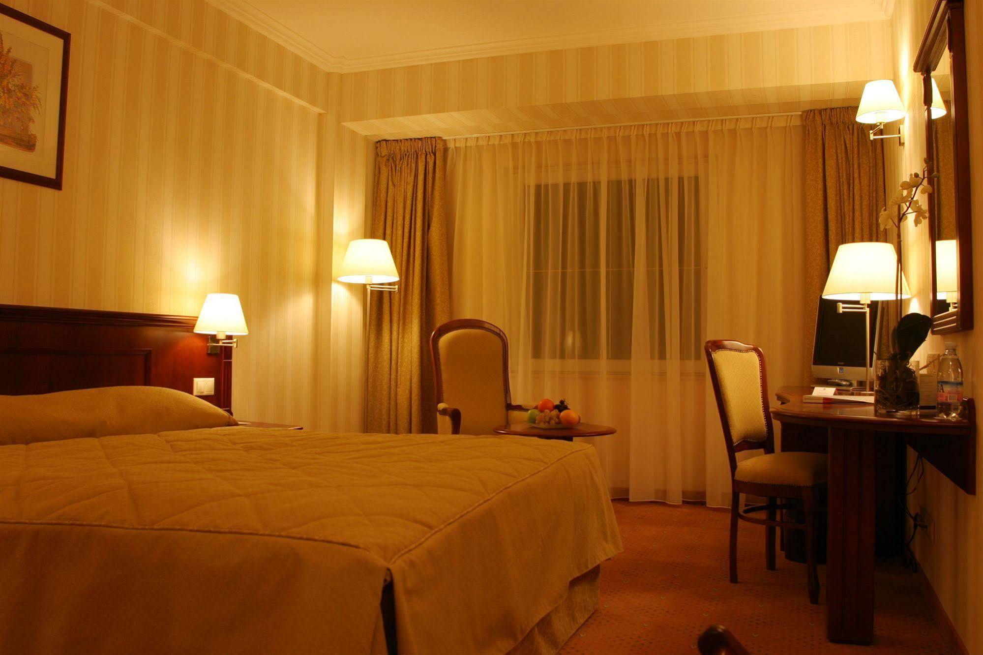 Ramada Hotel & Suites By Wyndham Bucharest North Ngoại thất bức ảnh