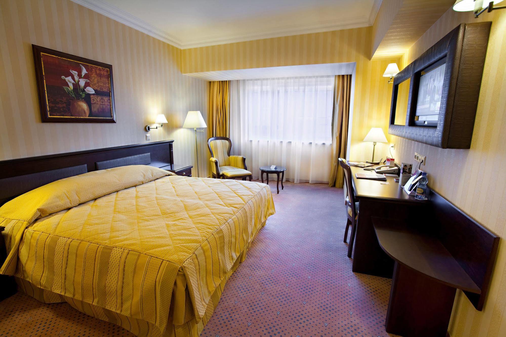 Ramada Hotel & Suites By Wyndham Bucharest North Ngoại thất bức ảnh