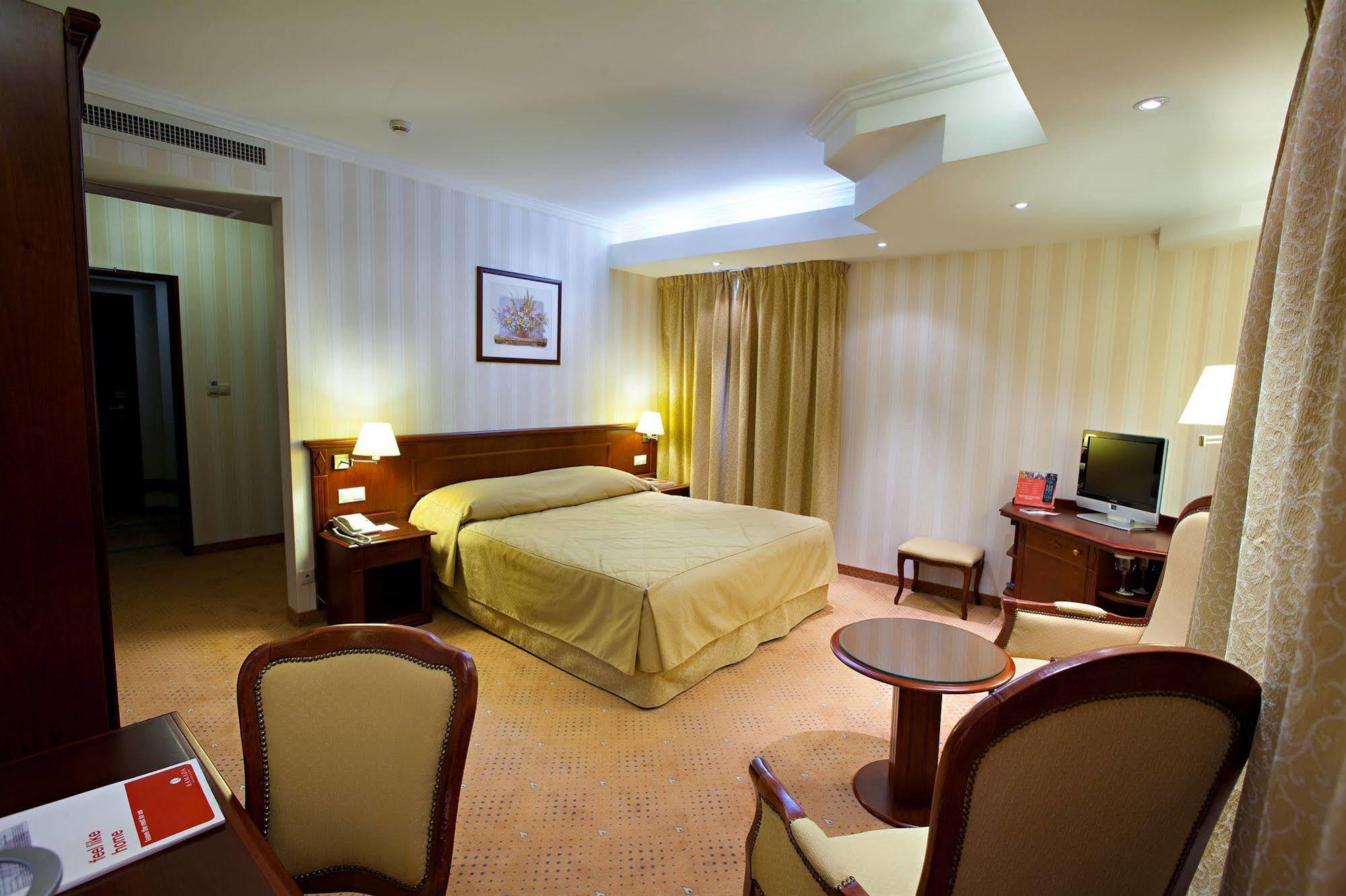 Ramada Hotel & Suites By Wyndham Bucharest North Ngoại thất bức ảnh