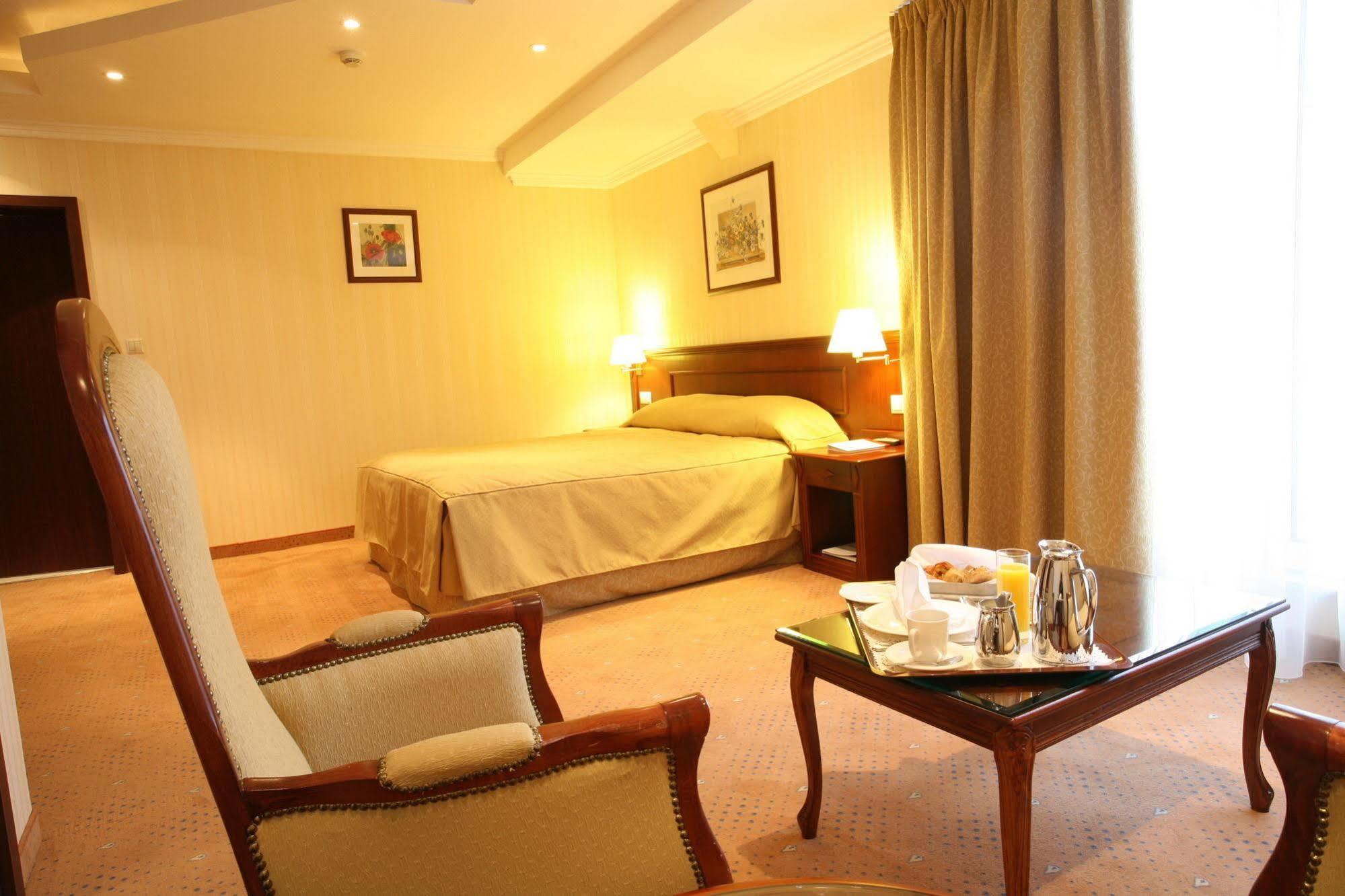 Ramada Hotel & Suites By Wyndham Bucharest North Ngoại thất bức ảnh