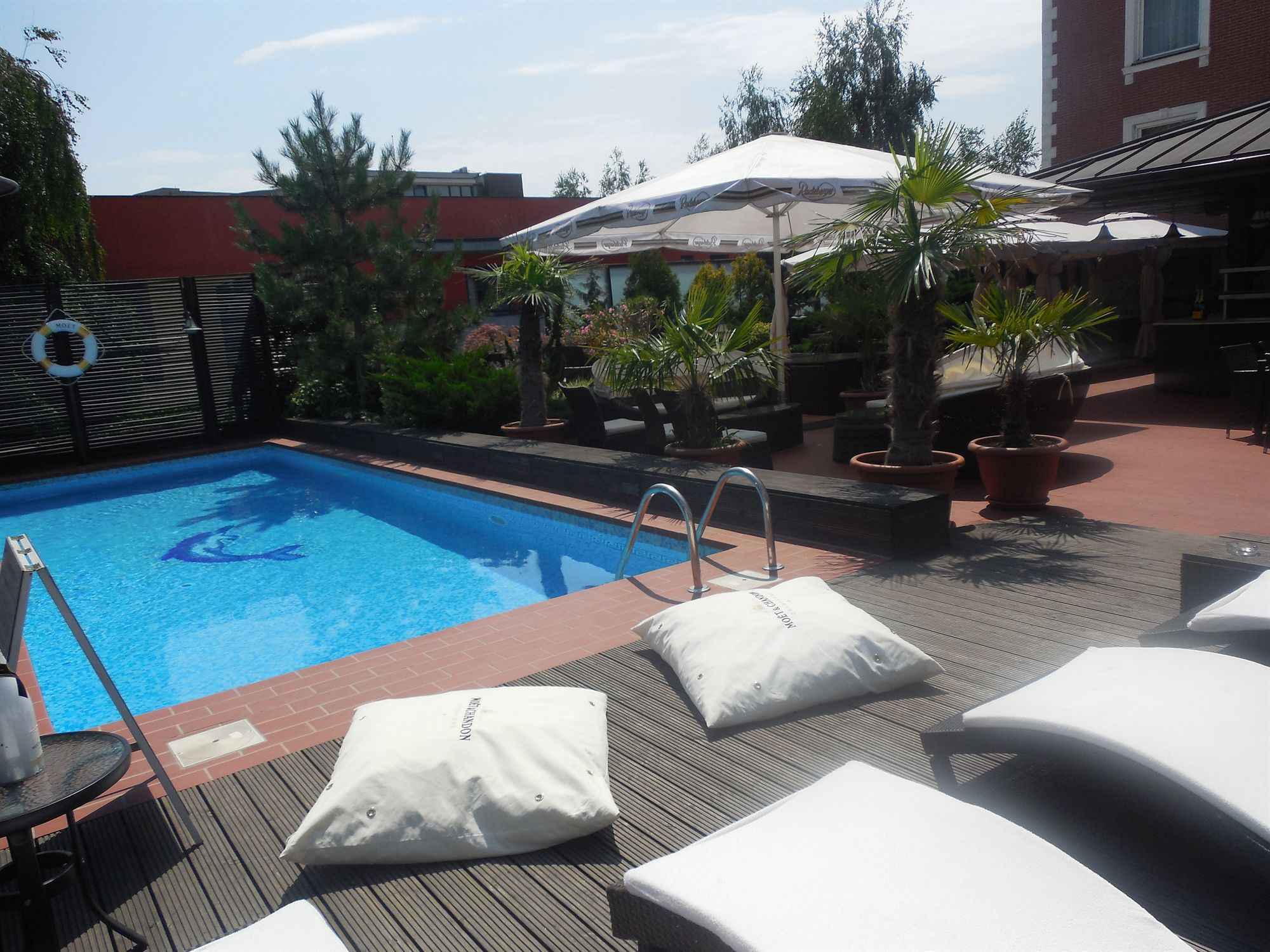Ramada Hotel & Suites By Wyndham Bucharest North Ngoại thất bức ảnh
